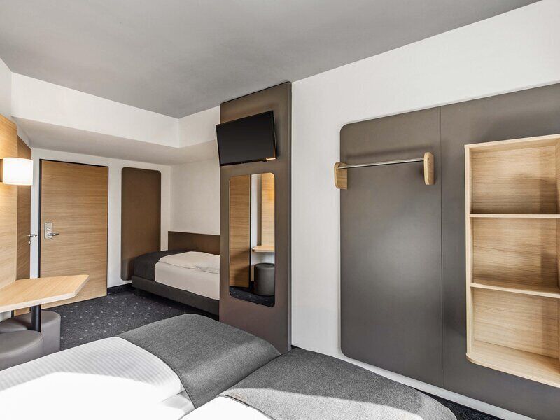 Dreibettzimmer | Schreibtisch, schallisolierte Zimmer, kostenloses WLAN