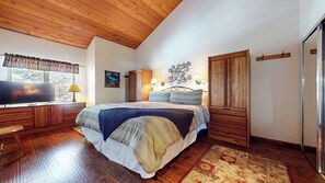 3 bedrooms, iron/ironing board, travel crib, free WiFi