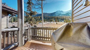 Property grounds - Pet-Friendly, Sherwin Mountain Views! Gas Grill, Laundry. Near Walking Trails (Mammoth Lakes)