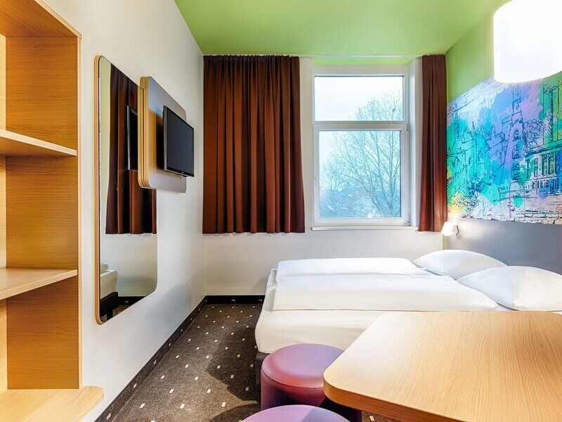 Habitación con 2 camas individuales | Escritorio, sistema de insonorización, wifi gratis y ropa de cama