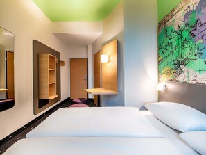 Desk, soundproofing, free WiFi, bed sheets - B&B Hotel Kassel-City (Kassel)