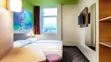 Escritorio, sistema de insonorización, wifi gratis y ropa de cama