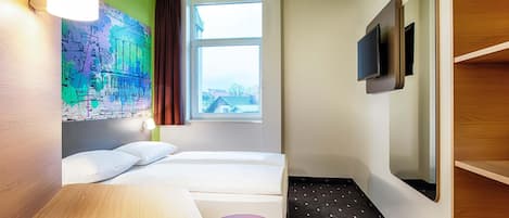 Skrivbord, ljudisolering, gratis wi-fi och sÀngklÀder