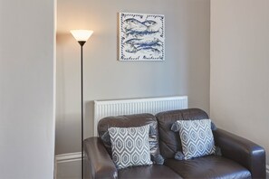 Apartment | Living area | 32-inch flat-screen TV with satellite channels, TV