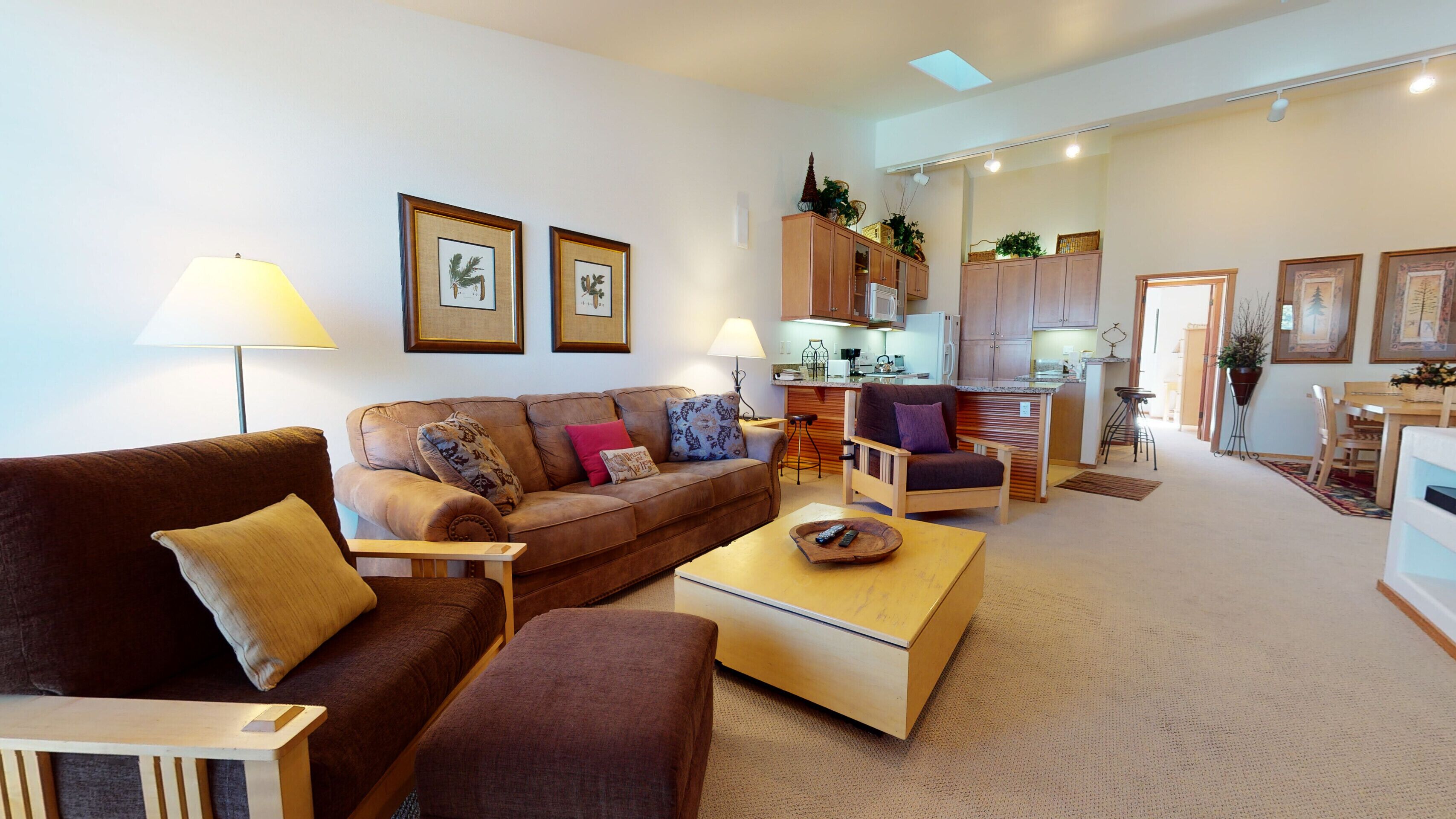 2 Private Balconies, Gas Grill & Views! Laundry, Garage. Near Golf Course