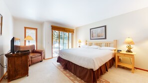 2 bedrooms, free WiFi, bed sheets - 2 Private Balconies, Great Views, Private Gas Grill/Laundry. Near Golf Course (Mammoth Lakes)