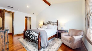 3 bedrooms, desk, free WiFi, bed sheets