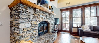 Pet-Friendly, On the Creek. Private Gas Grill, Washer/Dryer, Near Golf Course