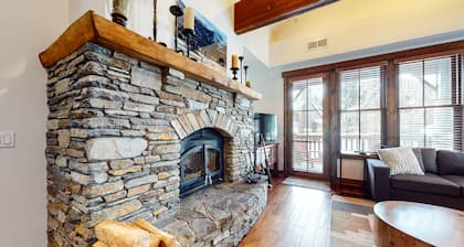 Pet-Friendly, On the Creek. Private Gas Grill, Washer/Dryer, Near Golf Course