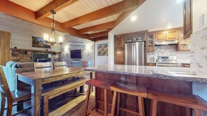 Frigorífic, microones, forn i placa de cuina 