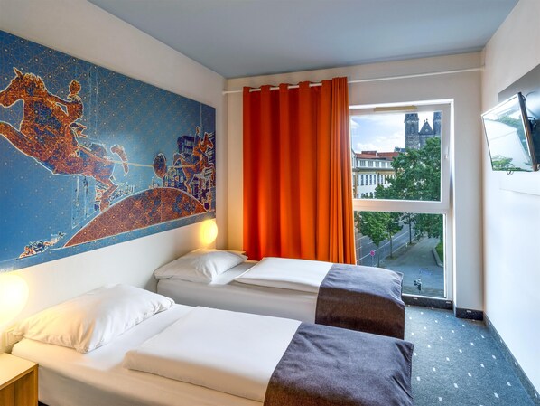 1 bedroom, hypo-allergenic bedding, desk, soundproofing