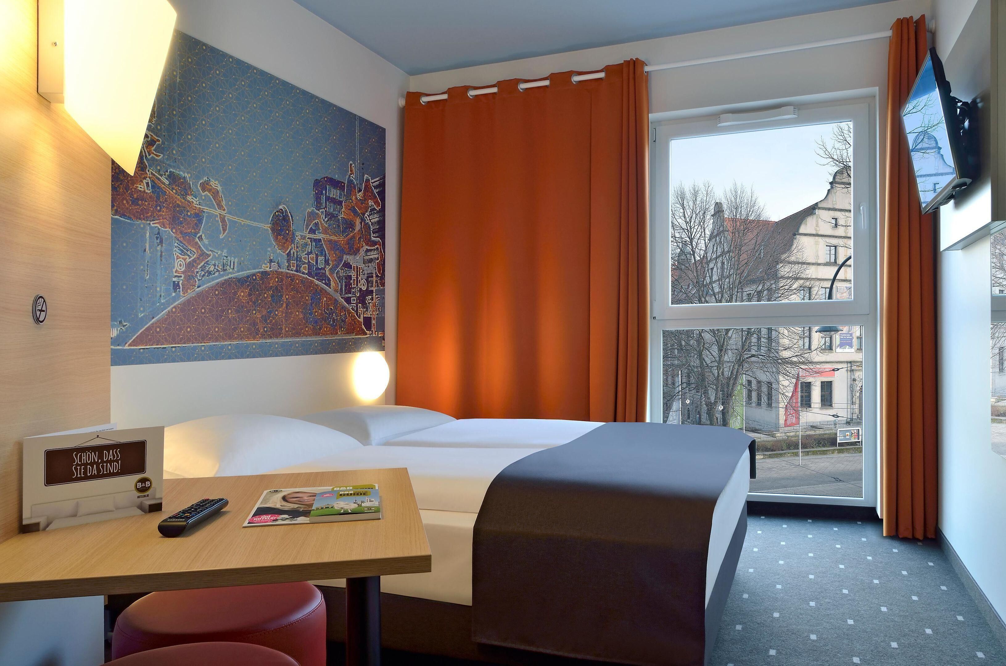 Hypo-allergenic bedding, desk, soundproofing, free WiFi