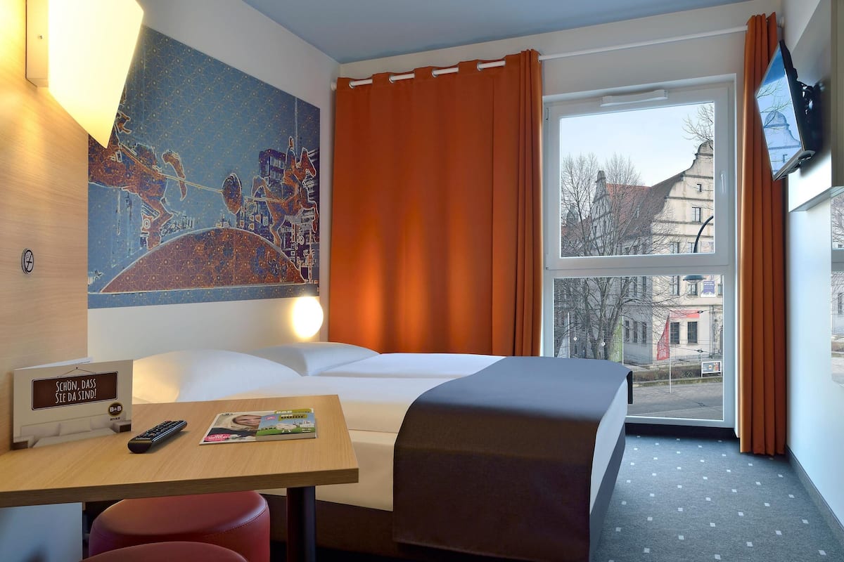 Allergikerbettwaren, Schreibtisch, schallisolierte Zimmer
