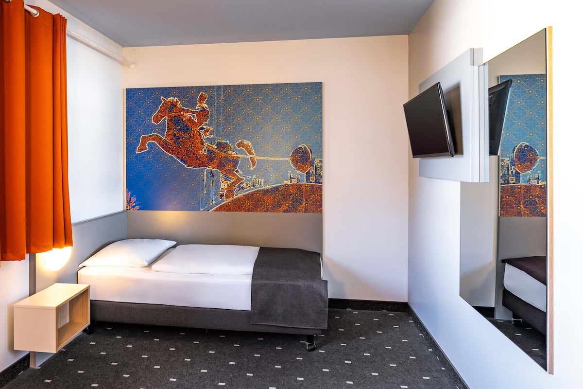 Single Room | Hypo-allergenic bedding, desk, soundproofing, free WiFi