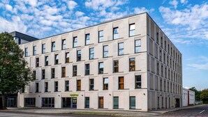 A modern building with a reception area, multiple windows, and a flat roof. - B&B Hotel Magdeburg-City (Magdeburg)