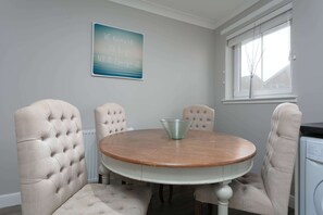 Dining - Iona Residence - Donnini Apartments (Ayr)