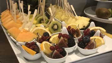 Free daily buffet breakfast
