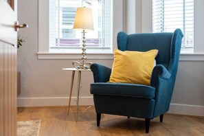 TV, Netflix, serviços de streaming, escritórios