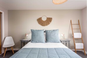 3 bedrooms, iron/ironing board, WiFi, bed sheets