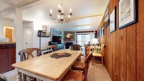 Dining - Pet-Friendly, Relaxing, Private Balcony! Summer Pool & Tennis Court On-site (Mammoth Lakes)