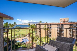 Property grounds - Oceanfront Penthouse Vistas (Kihei)