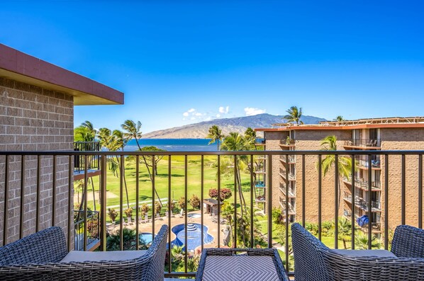 Property grounds - Oceanfront Penthouse Vistas (Kihei)