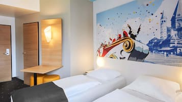 Twin Room | Desk, soundproofing, free WiFi, bed sheets