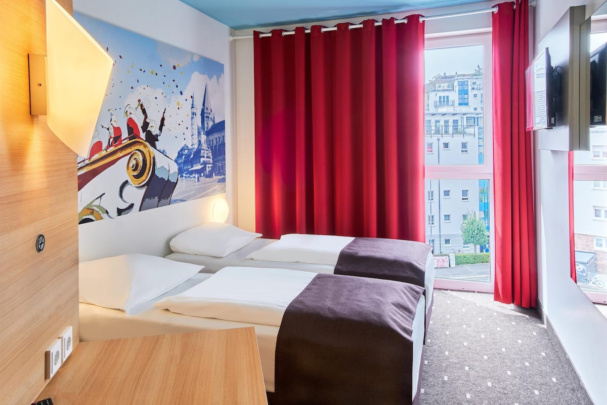 Twin Room | 1 bedroom, desk, soundproofing, free WiFi