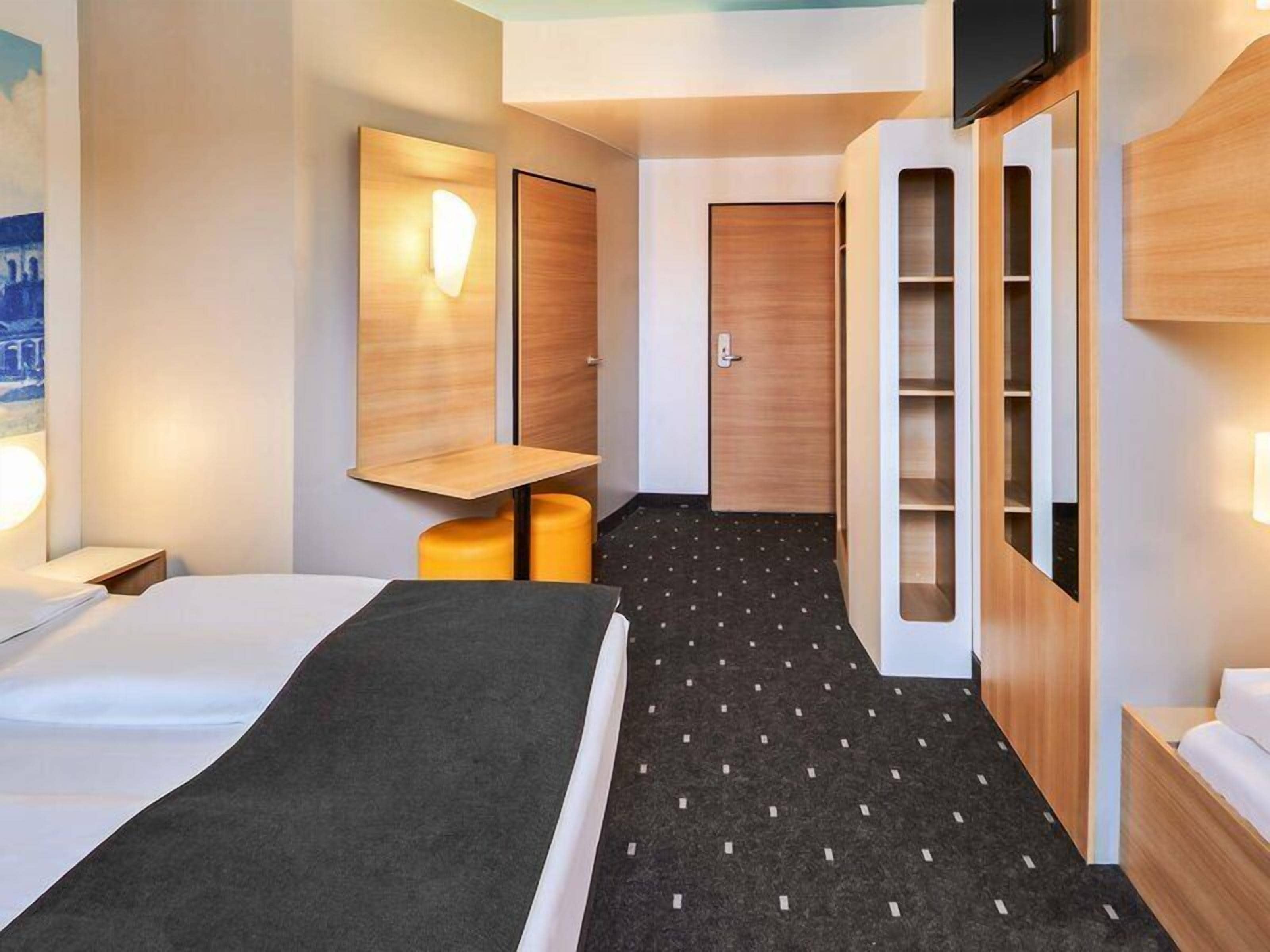 Vierbettzimmer | Schreibtisch, schallisolierte Zimmer, kostenloses WLAN, Bettwäsche