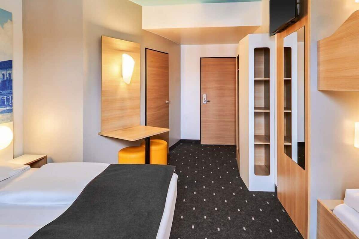 Quadruple Room | Desk, soundproofing, WiFi (free), bed sheets