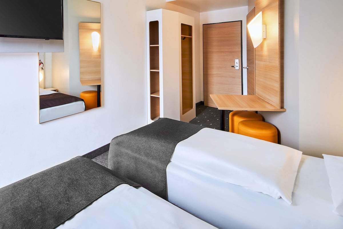 Twin Room | Desk, soundproofing, free WiFi, bed sheets