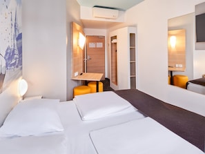 Double Room | 1 bedroom, desk, soundproofing, free WiFi