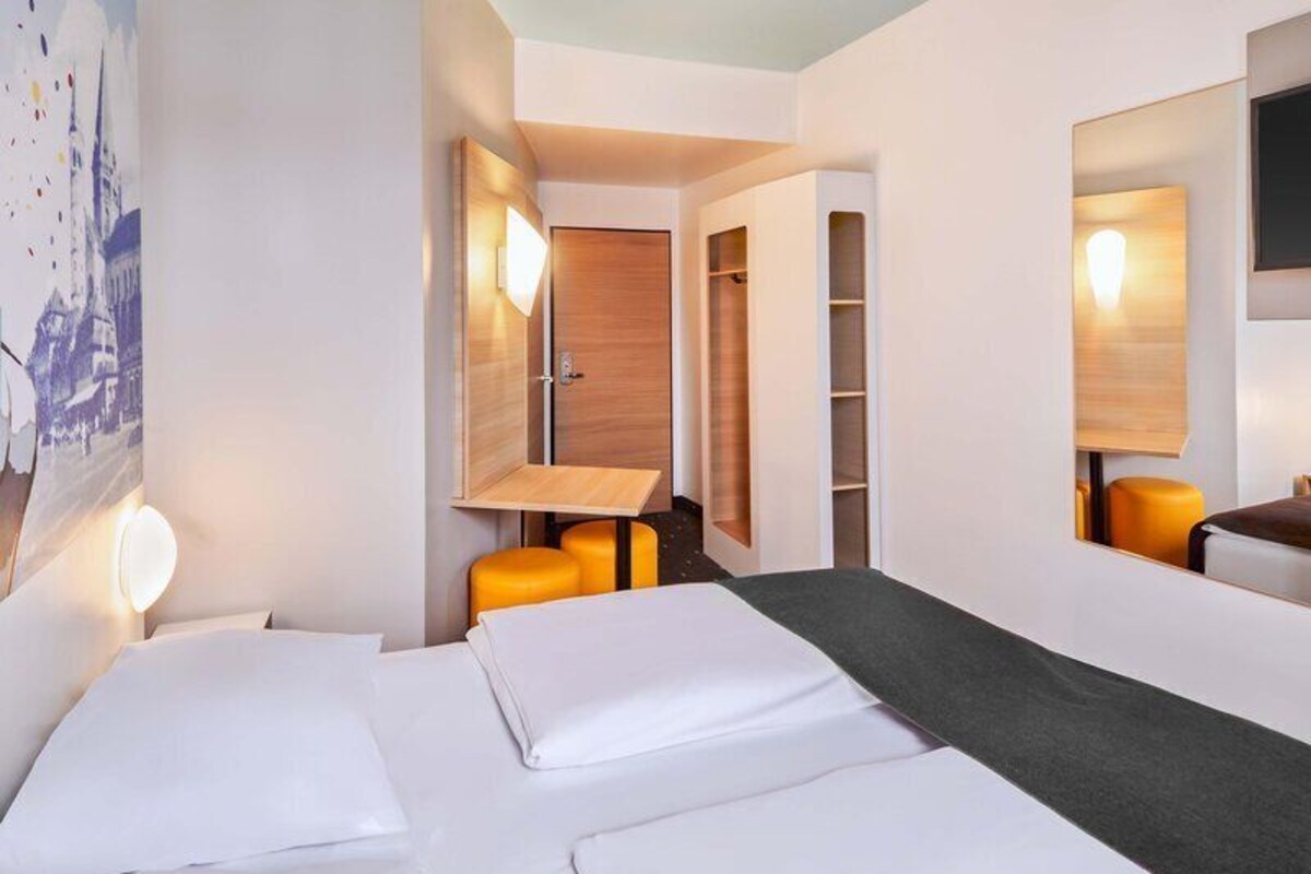 Doppelzimmer | Schreibtisch, schallisolierte Zimmer, kostenloses WLAN, Bettwäsche