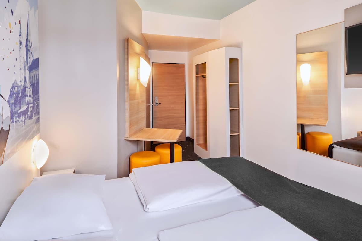 Kamar Double | Meja kerja, kedap suara, Wi-Fi gratis, dan seprai linen