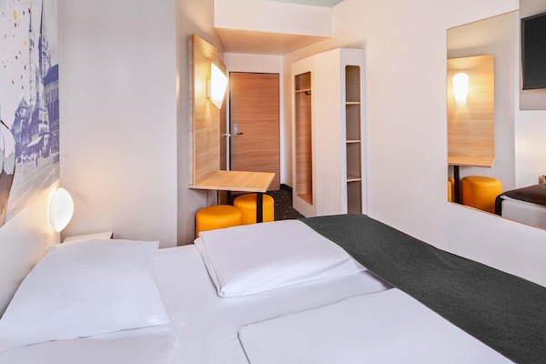 Double Room | Desk, soundproofing, free WiFi, bed sheets