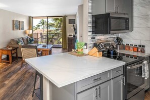Interior - Refined Oceanfront Vistas (Kihei)