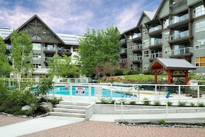 Exterior - Luxury 2BR/2BA- True Ski-in/out with 3HT`s, Pool (Whistler)
