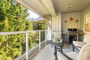 Property grounds - Luxury 2BR/2BA- True Ski-in/out with 3HT`s, Pool (Whistler)