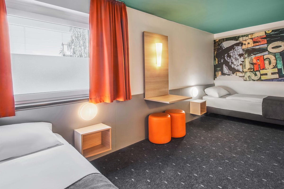 hypo-allergenic bedding, desk, soundproofing, free wifi