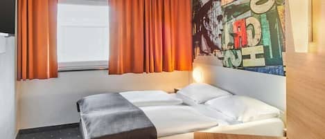 Allergikerbettwaren, Schreibtisch, schallisolierte Zimmer