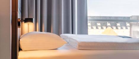 Hypo-allergenic bedding, desk, soundproofing, free WiFi