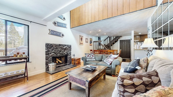 Smart TV, fireplace