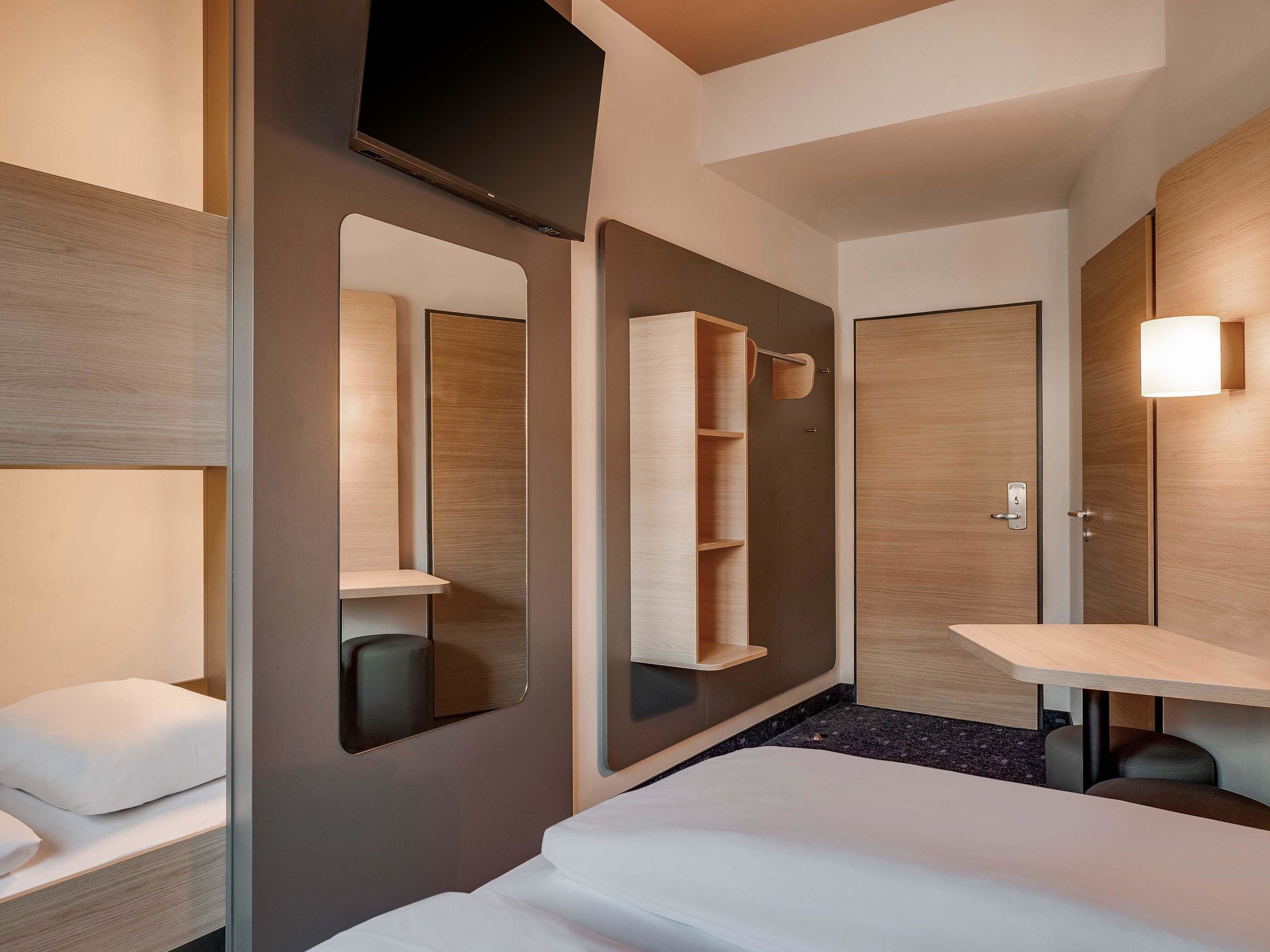 Quadruple Room | Desk, soundproofing, free WiFi, bed sheets