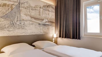 Quadruple Room | 1 bedroom, desk, soundproofing, free WiFi
