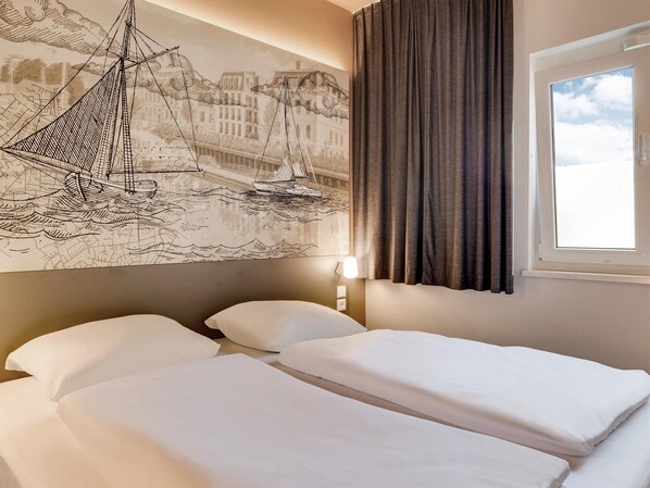 Quadruple Room | 1 bedroom, desk, soundproofing, free WiFi