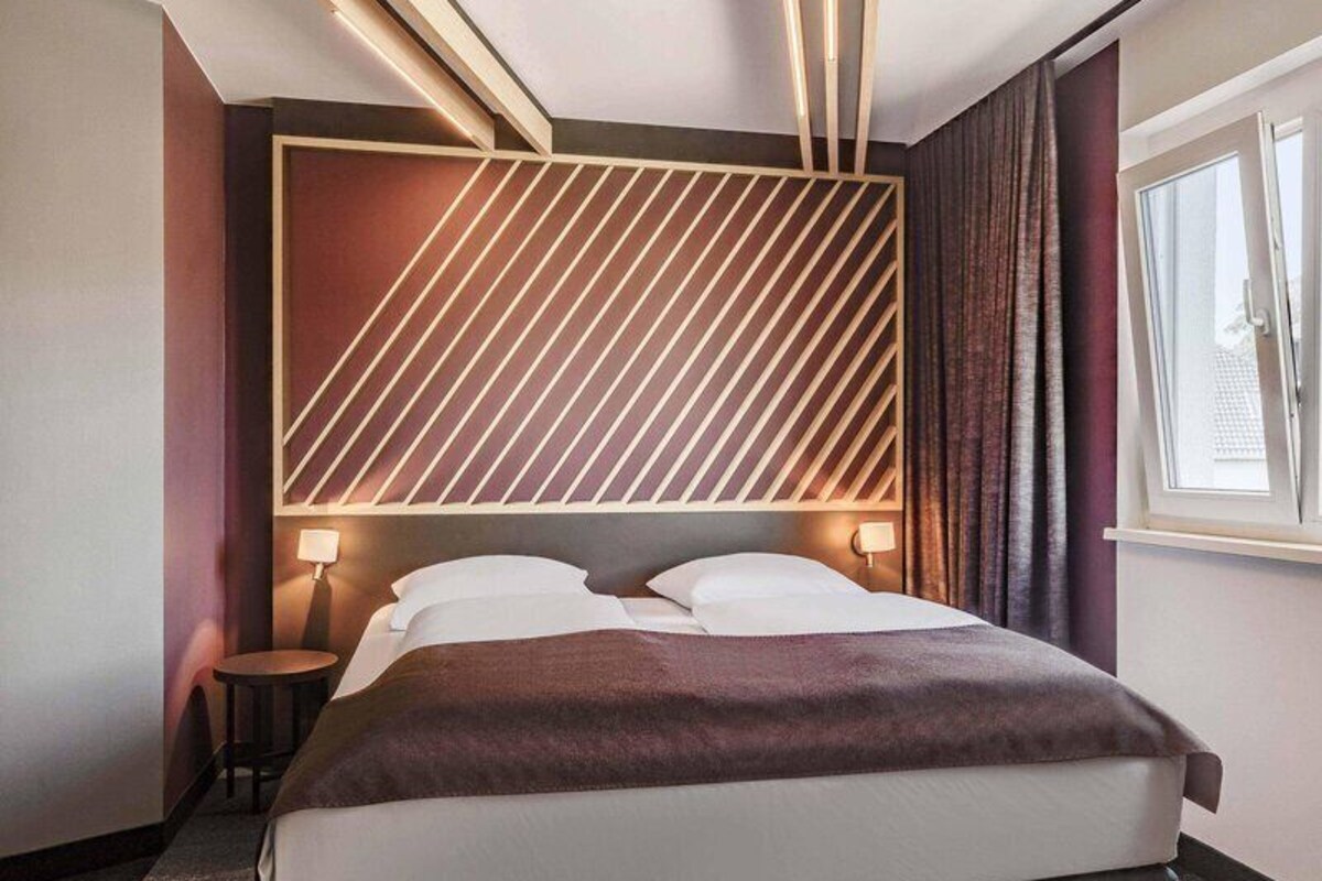 Premier Double Room | Desk, soundproofing, WiFi (free), bed sheets