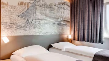 Triple Room | Desk, soundproofing, free WiFi, bed sheets