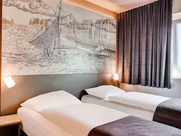 Dreibettzimmer | Schreibtisch, schallisolierte Zimmer, kostenloses WLAN, Bettwäsche