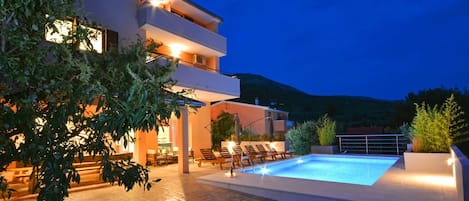 Outdoor pool, a heated pool