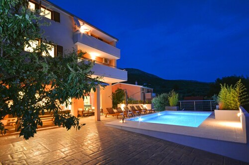 "Villa Karmen" Split, Private Garden & Heated Pool